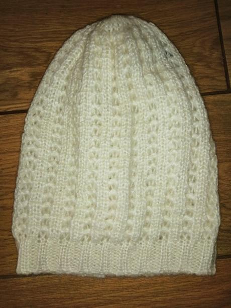 Nová pekná pletená čiapka, 
