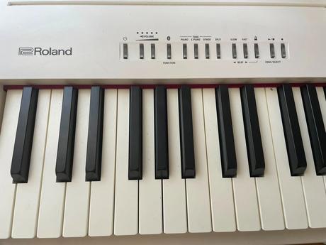 Kvalitné digitálne stage piano roland fp-30x,