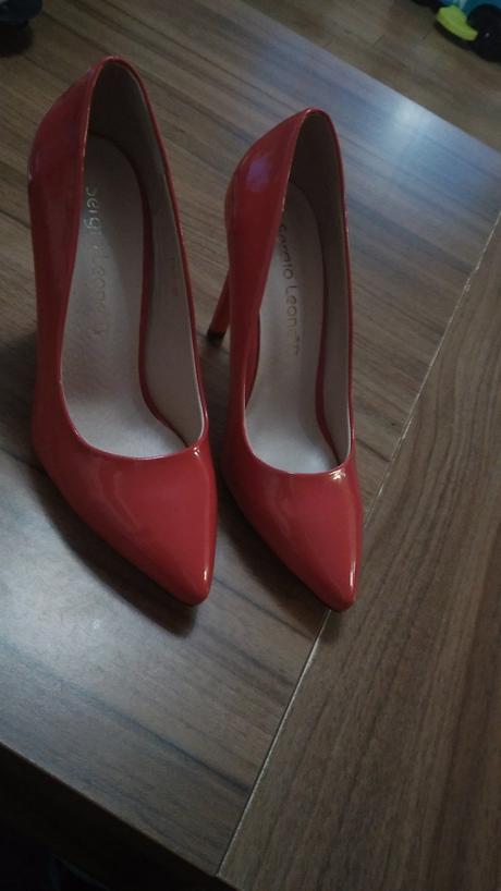 Červené lodičky, 37