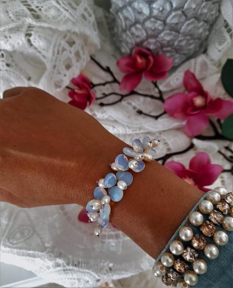 Náramok s opálovými kamienkami, 