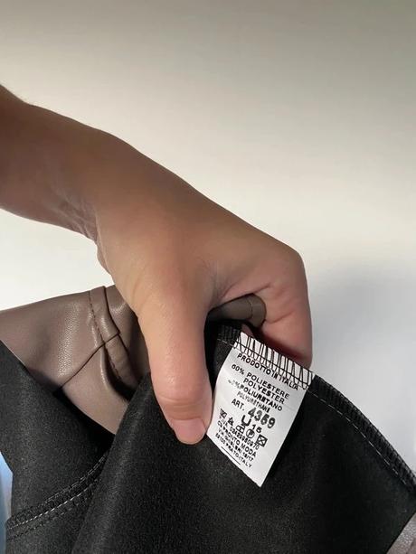 Zaujímavá koženková bunda so strapcami uni,