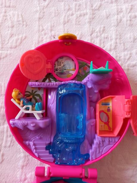 Polly pocket, šikovná hračka (aj) na cesty,