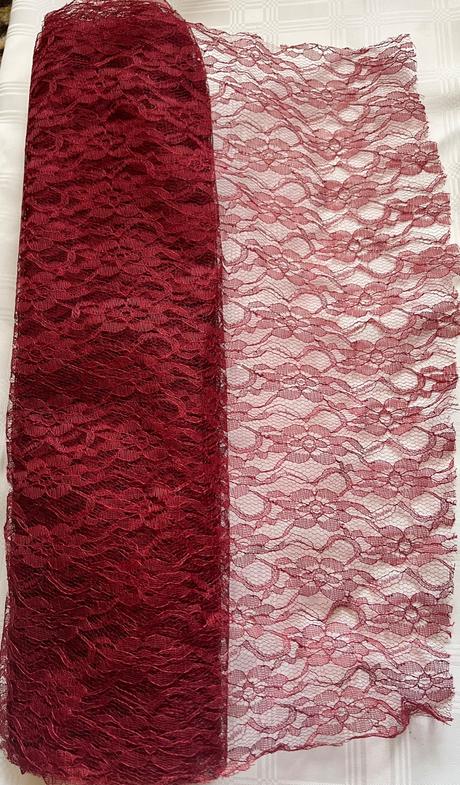 Bordova krajka s ružami, 