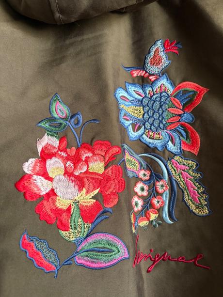 Desigual bunda velkost 38 vysivana s kapucou parka, desigual,38