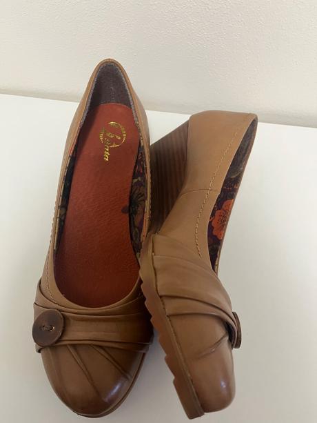 Poltopánky na opätku, baťa,40