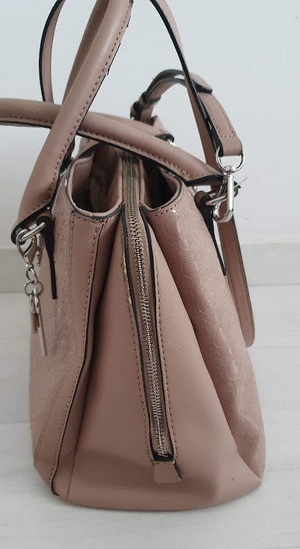 Kabelka guess, guess