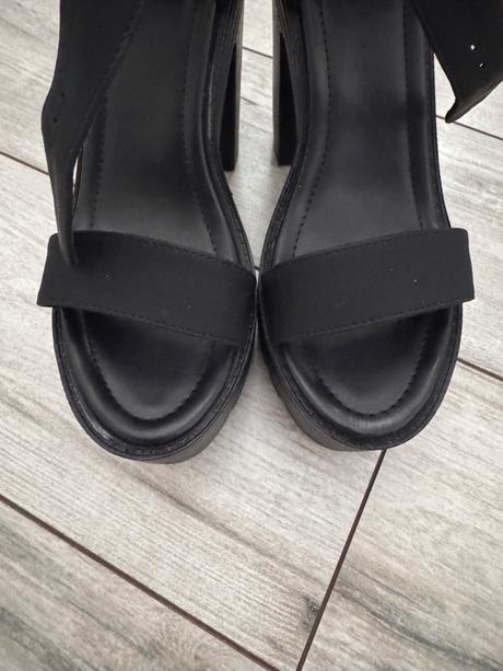 Čierne sandále na opätku shein, 39