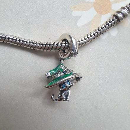 Prívesok mačka s čarodejníckym klobúkom, 