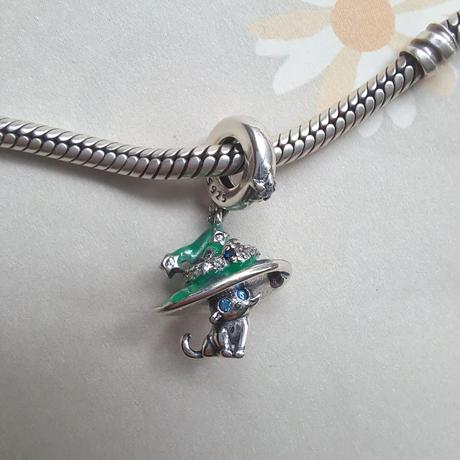 Prívesok mačka s čarodejníckym klobúkom, 