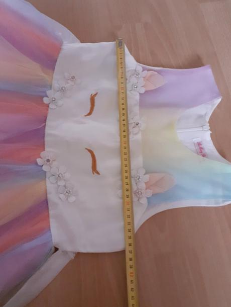 Jednorožcove šaty, 134