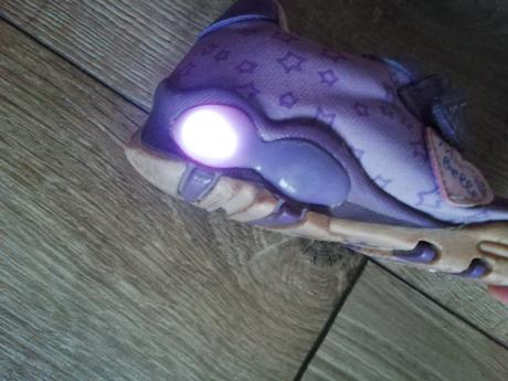 Svietiace tenisky, 24