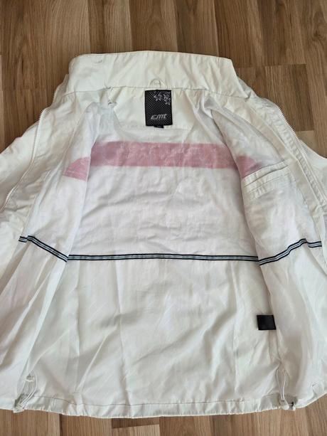 Vetrovka, xl