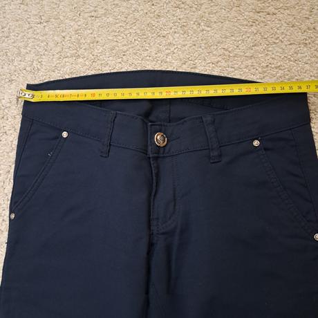 Tmavomodre nohavice, 36