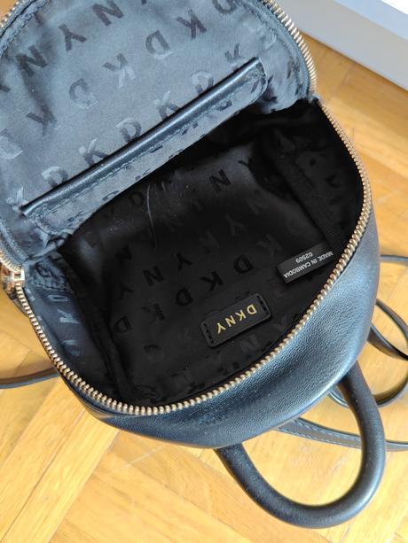 Dkny dizajnovy maly ruksačík ako crossbody, dkny