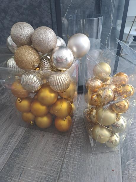 Zlaté vianočné gule, 