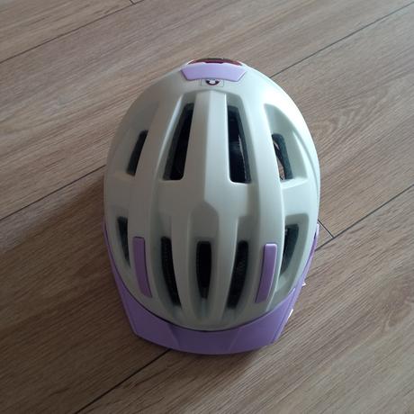 Cyklistická prilba, s