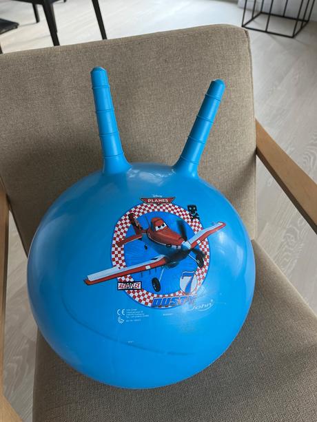 Lopta na skakanie planes, 