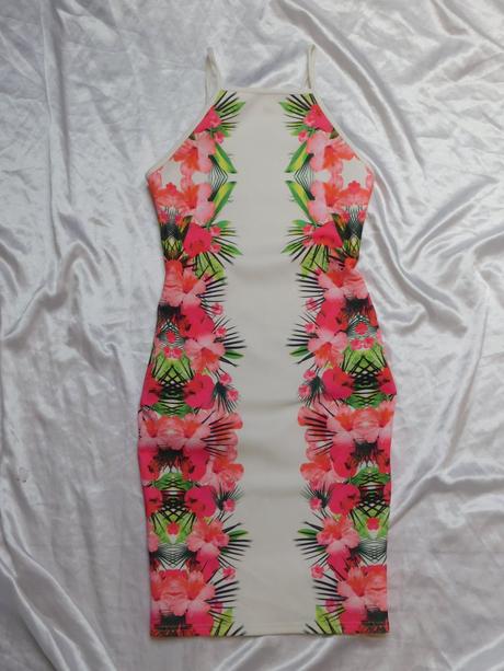 Kvalitne velmi pekne šaty, miss selfridge,34