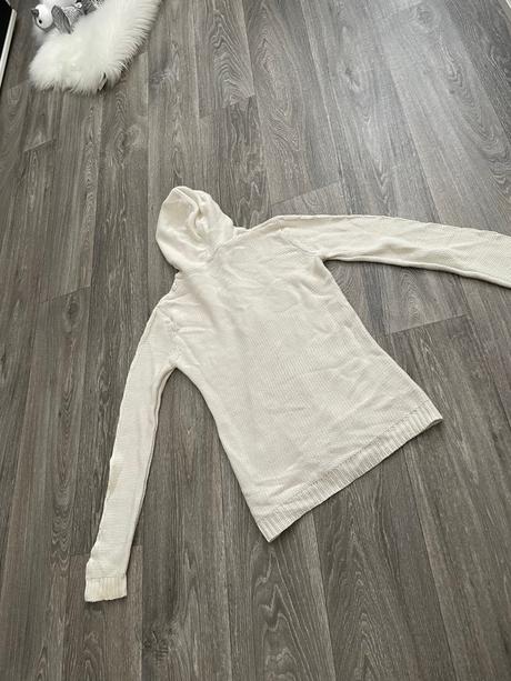 Biely sveter s kapucňou na gombíky, 146