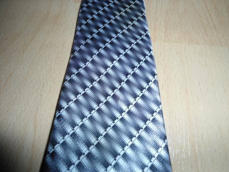 Sivá chlapcenská kravata, 