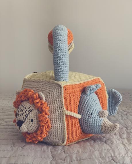 Háčkovana interaktívna kocka, 