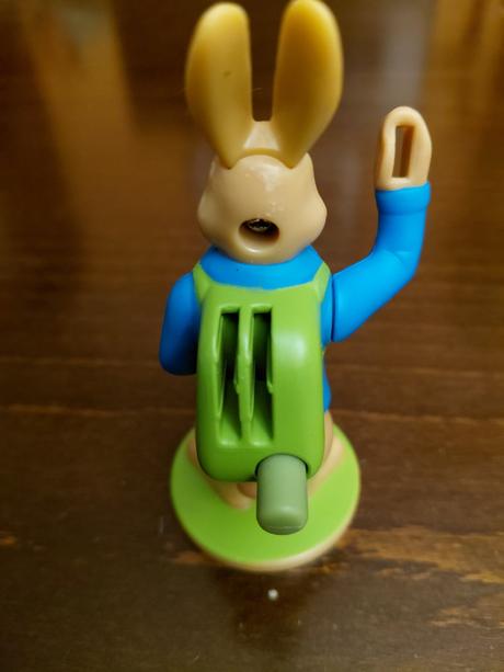 Zajacik - po stlaceni hybe rukou- vyska, 