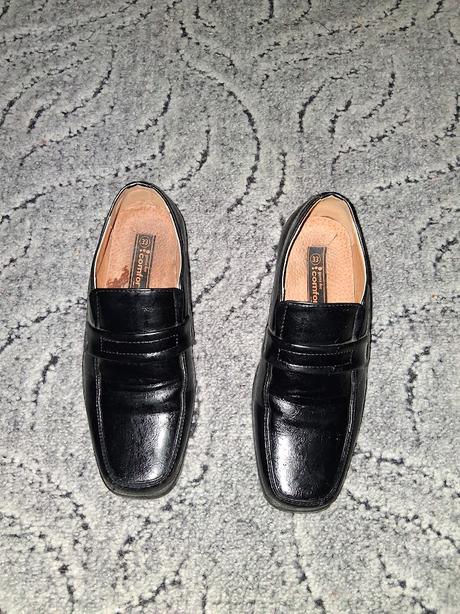 Spoločenské topánky, 33