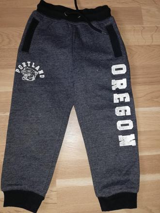 Trochu teplejšie tepláky, primark,104