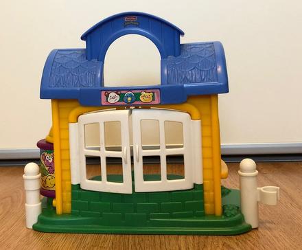 Domček little people, 