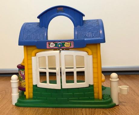 Domček little people, 