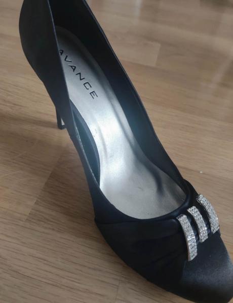 Čierne lodičky, 39