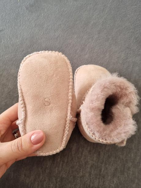 Enfant čižmičky s ovčím rúnom, en fant,18
