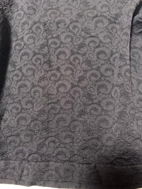 Tielko čierne elastické na ramienka so vzorom, l / m