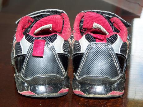 Čierno červené veľmi pekné nosené, donnay,25