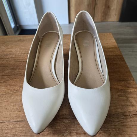 Biele pohodlne lodicky, 40