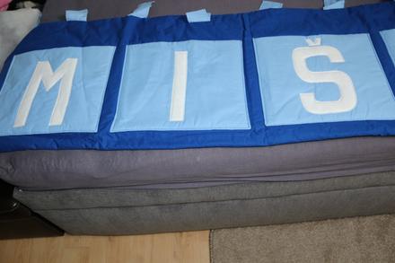 Vreckár na stenu s menom miška, 