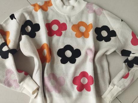 Pulóver s kvetmi, s