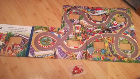 Motorka s dráhou v knižke, 