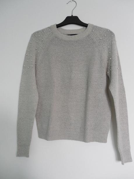 Sivý sveter s perličkami, gate,s