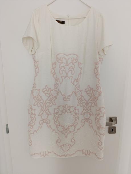 Dámske slávnostné šaty, 48