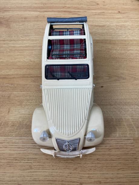 Maisto model auta citroen 2 cv kačka 1/18,