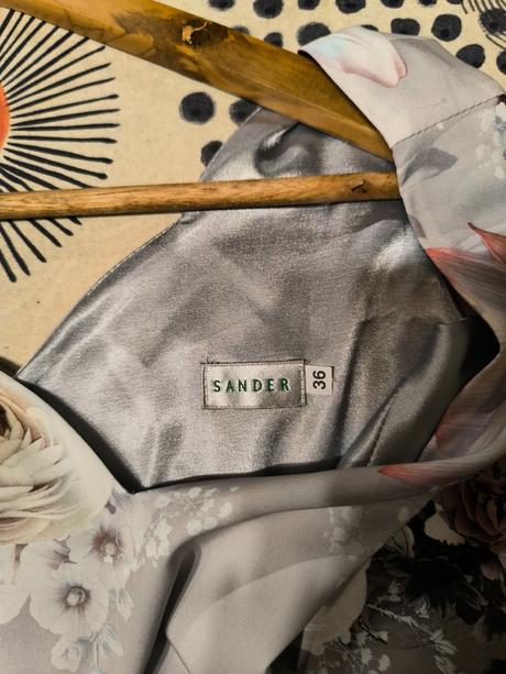 Spoločenské šaty, 36