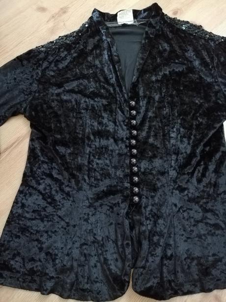 Čierne zamatové sako, 40