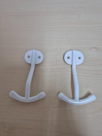 Vešiaky kovové biele 2ks, 