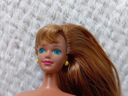 Barbie midge s náušnicami 1993, 