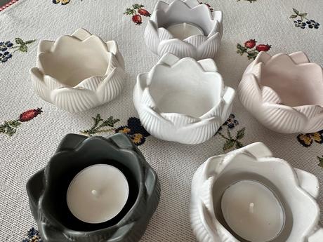 Svietnik v tvare lotosového kvetu,