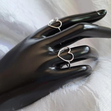 Strieborný prsteň s veľkým srdcom,