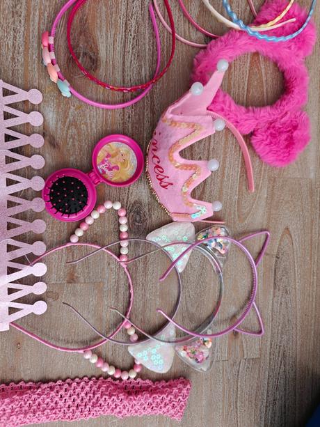 Dievčenské čelenky 19 kusov + batoh,