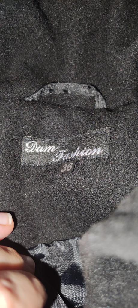 Dlhý čierny elegantný kabát, 36