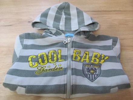 Šedá mikina s kapucňou, 122